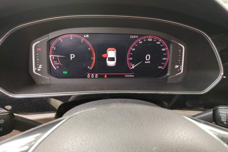 Used Volkswagen Passat 2019 330TSI Luxury Edition China VI Standard Odometer Close Up