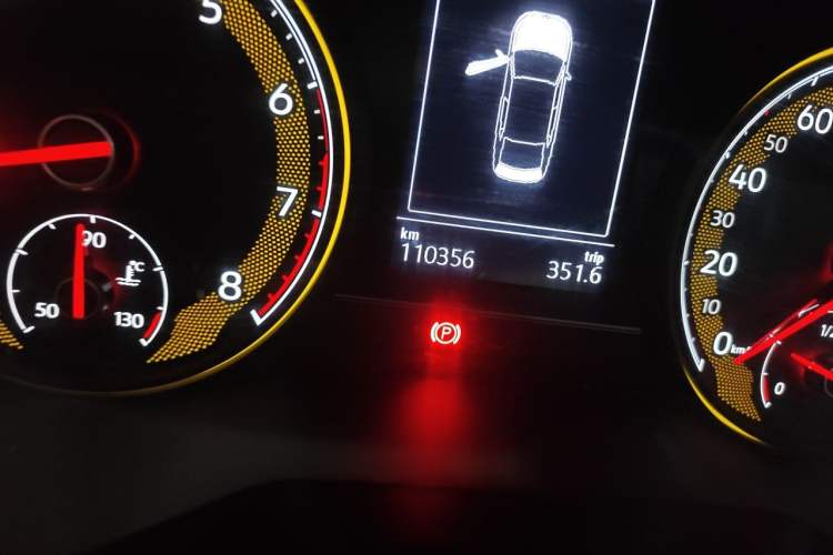 Used Volkswagen Passat 2019 280TSI Business Edition China VI Odometer Close Up