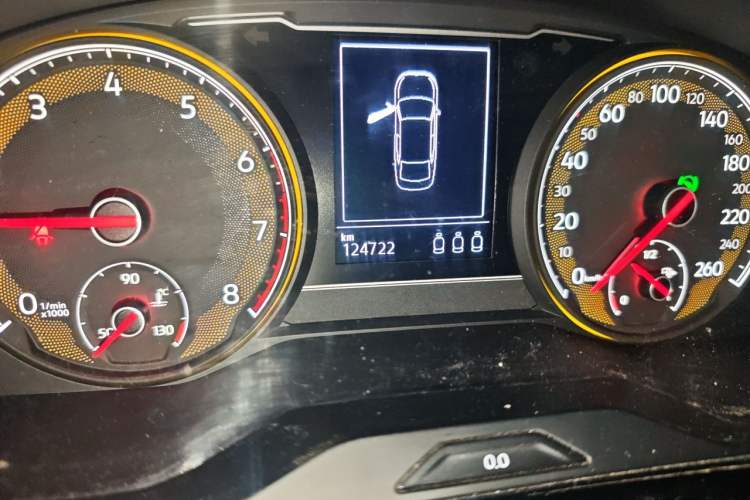 Used Volkswagen Passat 2019 330TSI Elite Edition China VI Odometer Close Up