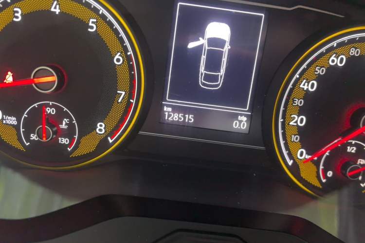Used Volkswagen Passat 2019 330TSI Elite Edition China VI Odometer Close Up