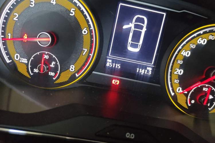 Used Volkswagen Passat 2019 330TSI Elite Edition China VI Odometer Close Up
