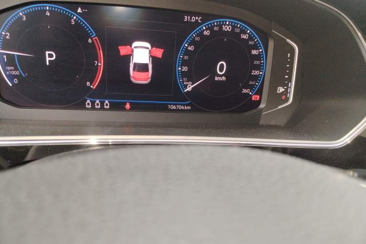 Used Volkswagen Passat 2019 330TSI Luxury Edition China VI Standard Odometer Close Up