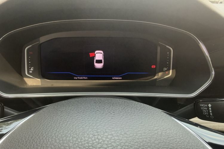 Used Volkswagen Passat 2019 330TSI Luxury Edition China VI Standard Odometer Close Up
