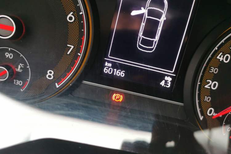 Used Volkswagen Passat 2019 280TSI Business Edition China VI Odometer Close Up