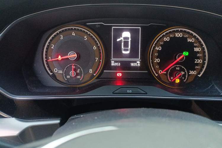 Used Volkswagen Passat 2019 280TSI Business Edition China VI Odometer Close Up