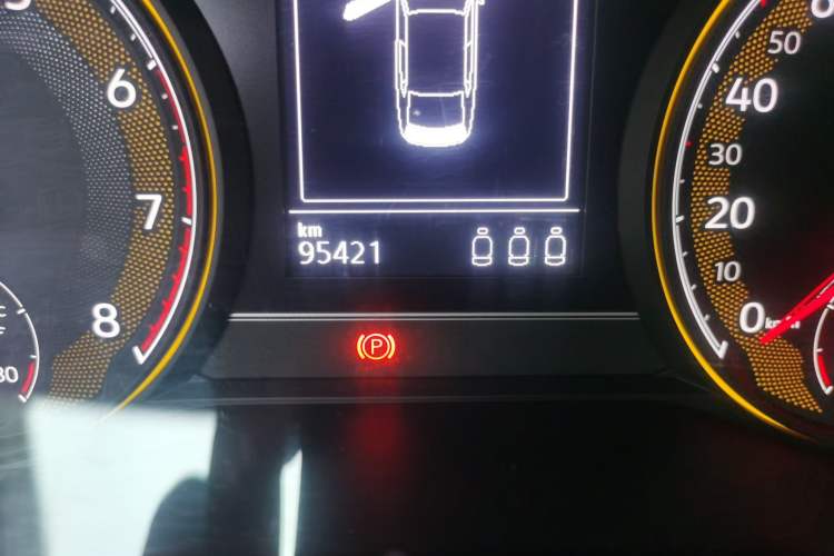 Used Volkswagen Passat 2019 330TSI Elite Edition China VI Odometer Close Up