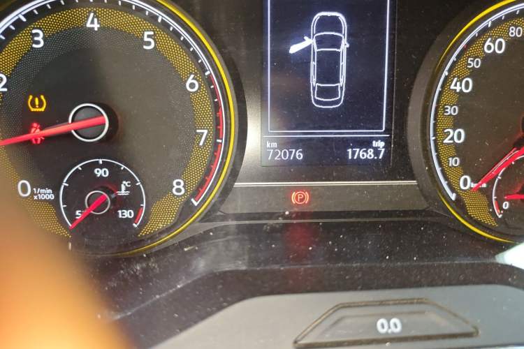 Used Volkswagen Passat 2019 330TSI Elite Edition China VI Odometer Close Up