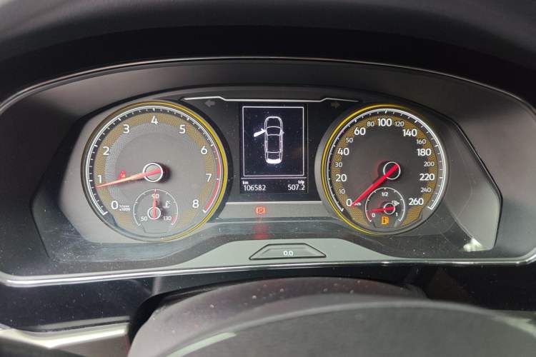 Used Volkswagen Passat 2019 280TSI Business Edition China VI Odometer Close Up
