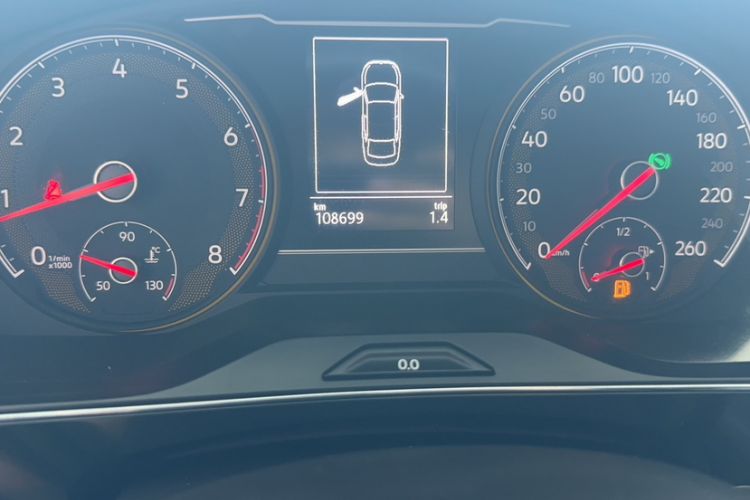 Used Volkswagen Passat 2019 330TSI Elite Edition China VI Odometer Close Up