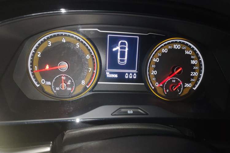 Used Volkswagen Passat 2019 330TSI Elite Edition China VI Odometer Close Up