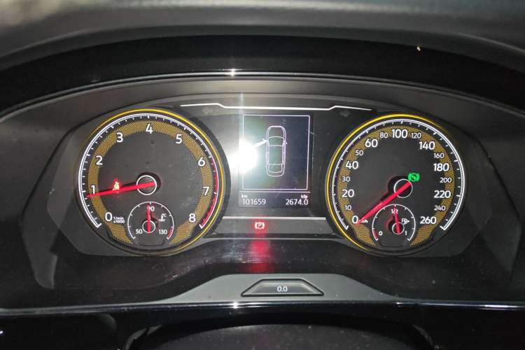 Used Volkswagen Passat 2019 330TSI Elite Edition China VI Odometer Close Up