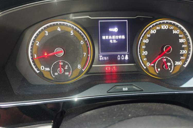 Used Volkswagen Passat 2019 330TSI Elite Edition China VI Odometer Close Up