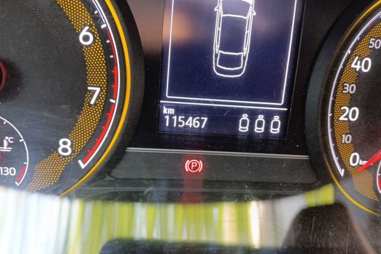 Used Volkswagen Passat 2019 330TSI Elite Edition China VI Odometer Close Up