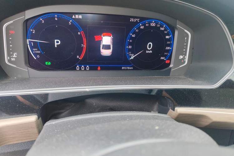 Used Volkswagen Passat 2019 330TSI Luxury Edition China VI Standard Odometer Close Up