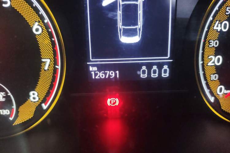 Used Volkswagen Passat 2019 330TSI Elite Edition China VI Odometer Close Up