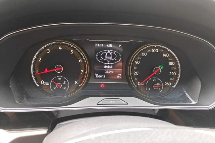 Used Volkswagen Passat 2019 330TSI Elite Edition China VI Odometer Close Up