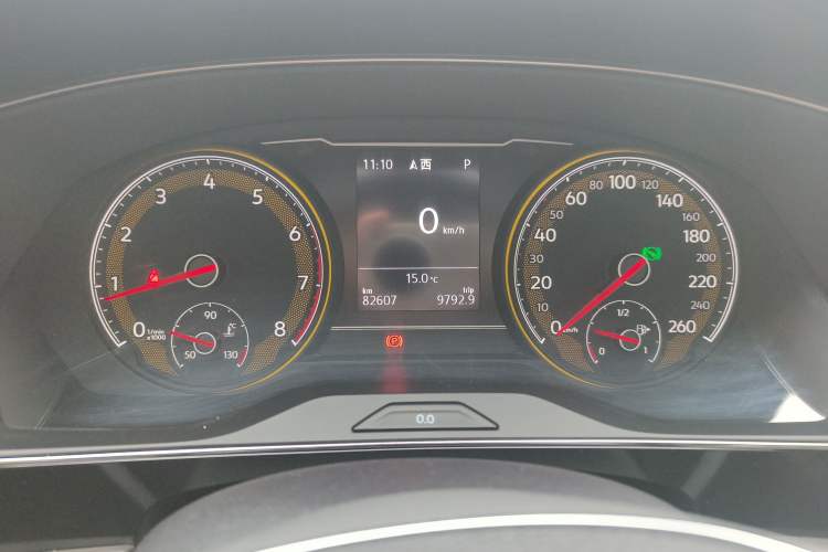 Used Volkswagen Passat 2019 330TSI Elite Edition China VI Odometer Close Up