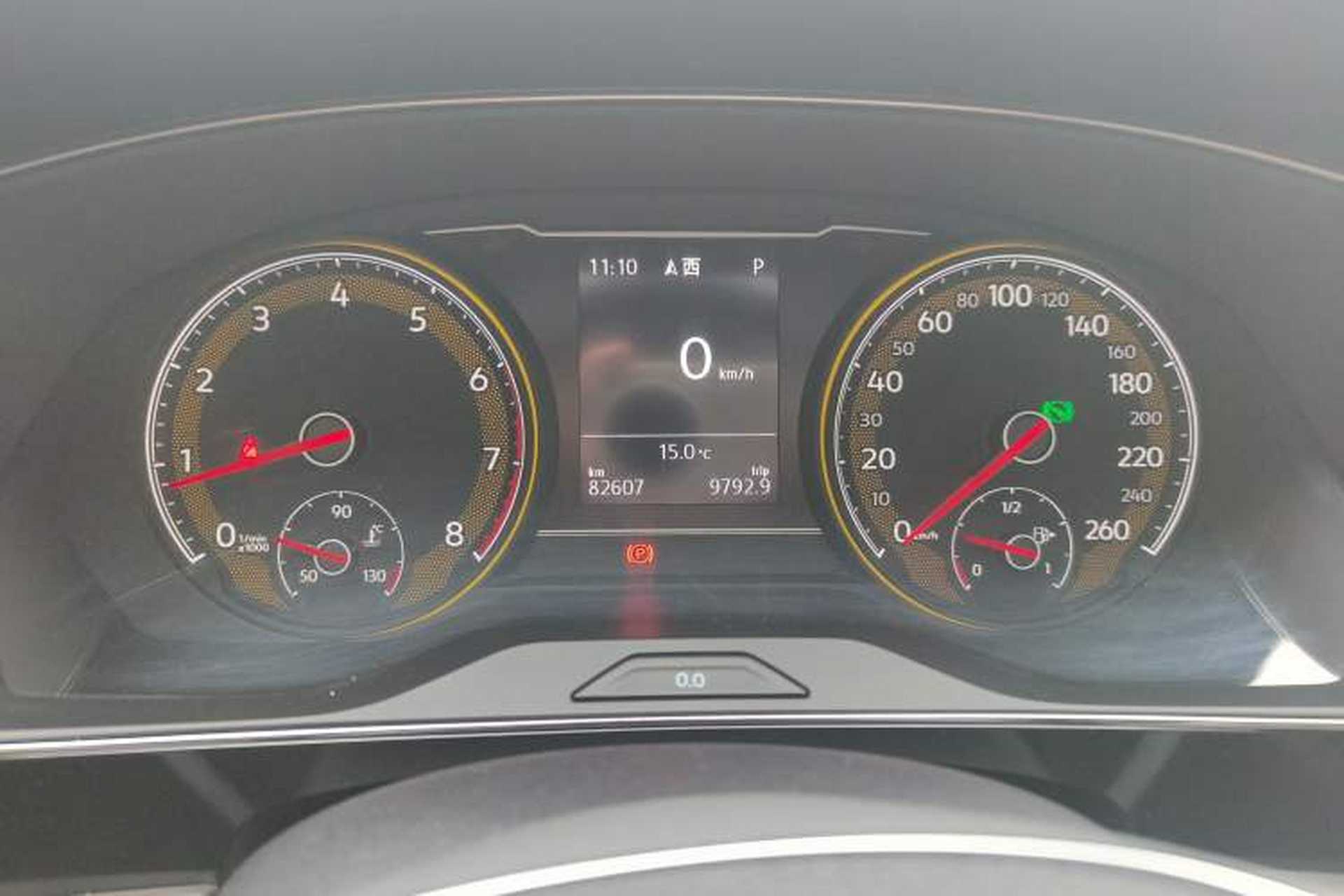 Used Volkswagen Passat 2019 330TSI Elite Edition China VI Odometer Close Up