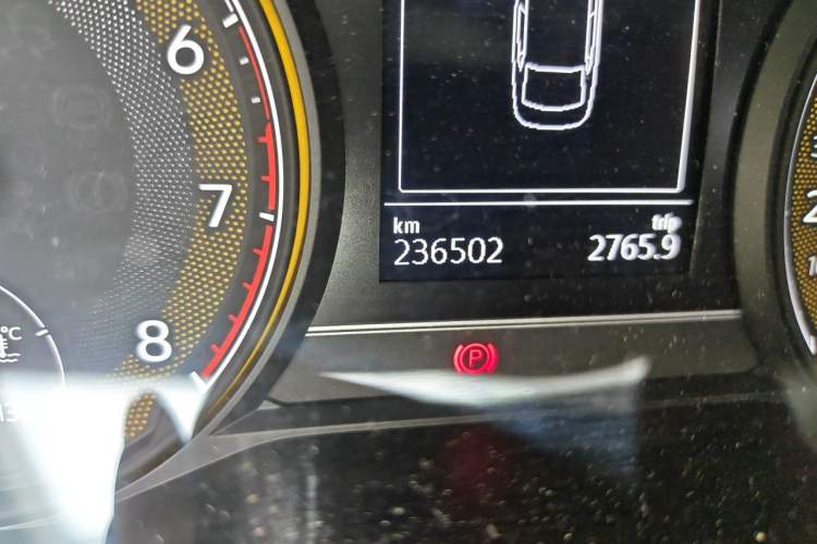 Used Volkswagen Passat 2019 330TSI Elite Edition China VI Odometer Close Up