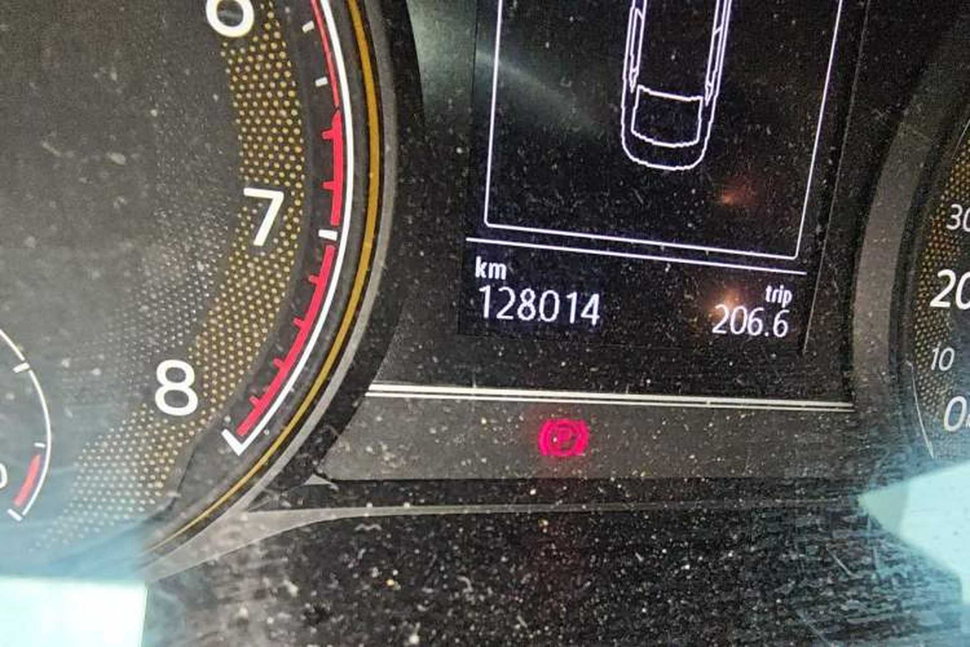 Used Volkswagen Passat 2019 280TSI Business Edition China VI Odometer Close Up