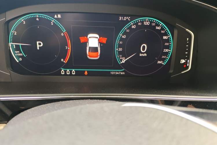 Used Volkswagen Passat 2019 330TSI Luxury Edition China VI Standard Odometer Close Up