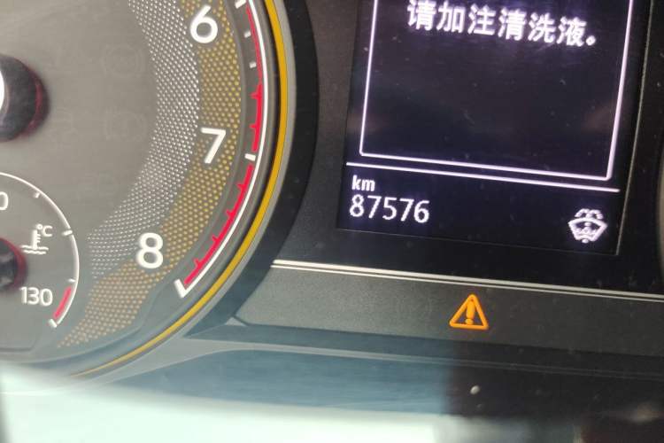 Used Volkswagen Passat 2019 280TSI Business Edition China VI Odometer Close Up