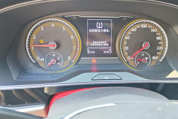 Used Volkswagen Passat 2019 280TSI Business Edition China VI Odometer Close Up