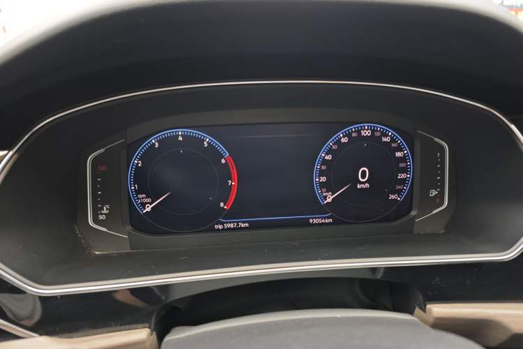 Used Volkswagen Passat 2019 330TSI Luxury Edition China VI Standard Odometer Close Up