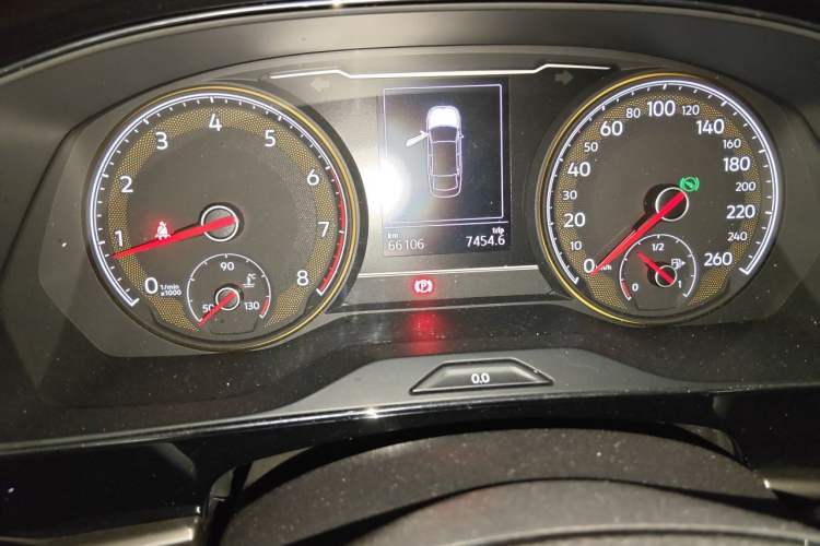 Used Volkswagen Passat 2019 330TSI Elite Edition China VI Odometer Close Up