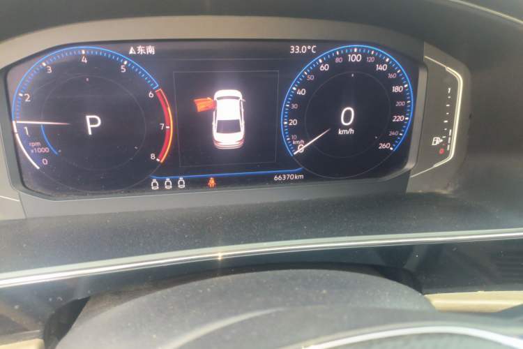 Used Volkswagen Passat 2019 330TSI Luxury Edition China VI Standard Odometer Close Up