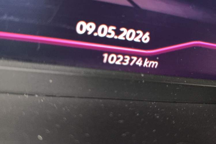 Used Volkswagen Passat 2019 330TSI Luxury Edition China VI Standard Odometer Close Up