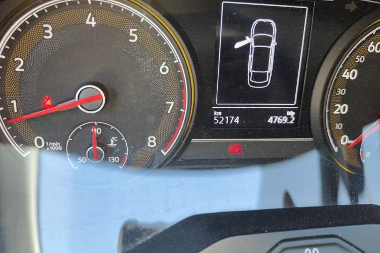 Used Volkswagen Passat 2019 280TSI Elite Edition China VI Standard Odometer Close Up