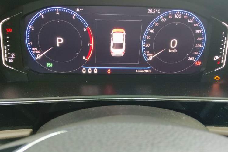 Used Volkswagen Passat 2019 330TSI Luxury Edition China VI Standard Odometer Close Up