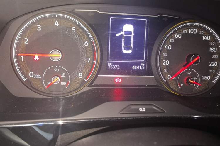 Used Volkswagen Passat 2019 280TSI Business Edition China VI Odometer Close Up