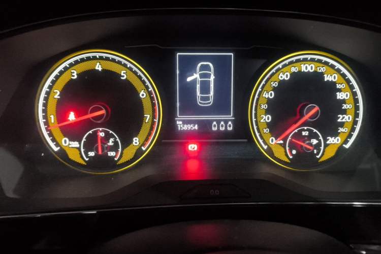 Used Volkswagen Passat 2019 330TSI Elite Edition China VI Odometer Close Up