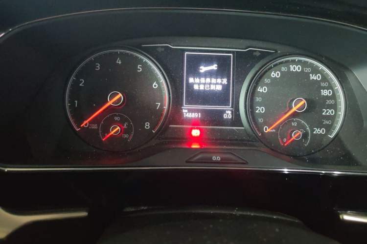 Used Volkswagen Passat 2019 330TSI Elite Edition China VI Odometer Close Up