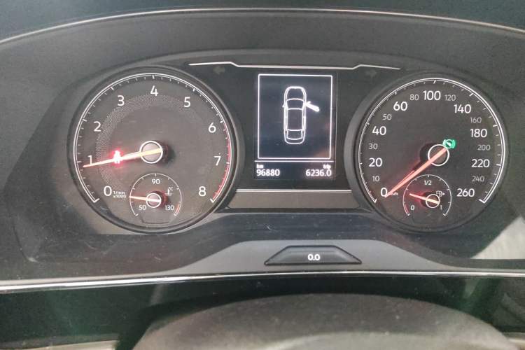 Used Volkswagen Passat 2019 280TSI Business Edition China VI Odometer Close Up