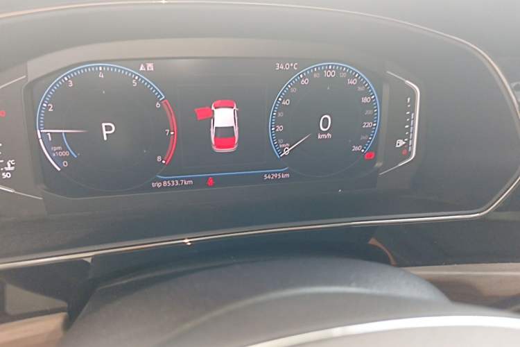 Used Volkswagen Passat 2019 330TSI Luxury Edition China VI Standard Odometer Close Up
