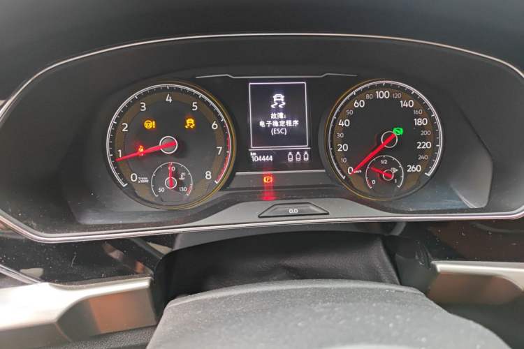 Used Volkswagen Passat 2019 330TSI Elite Edition China VI Odometer Close Up