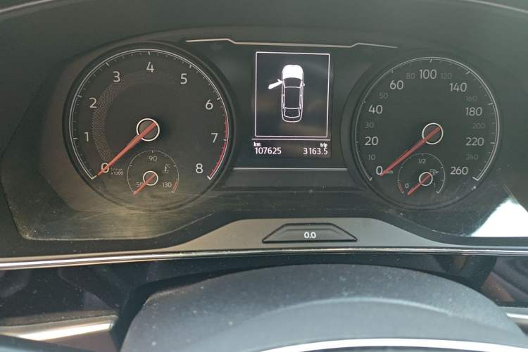 Used Volkswagen Passat 2019 330TSI Elite Edition China VI Odometer Close Up