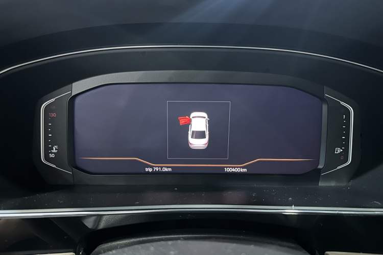 Used Volkswagen Passat 2019 330TSI Luxury Edition China VI Standard Odometer Close Up