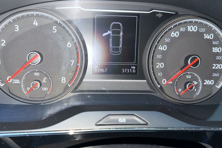 Used Volkswagen Passat 2019 330TSI Elite Edition China VI Odometer Close Up