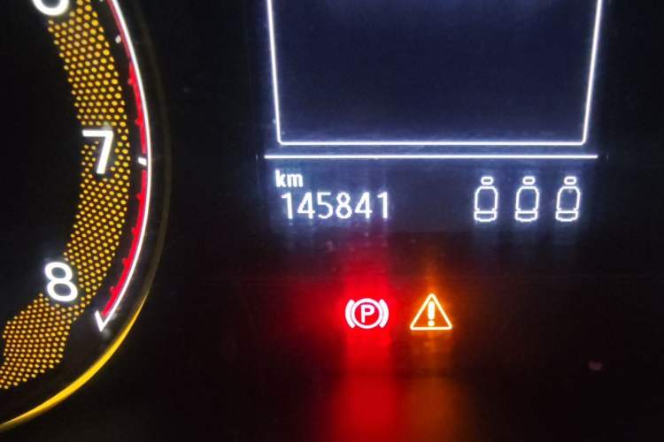 Used Volkswagen Passat 2019 330TSI Elite Edition China VI Odometer Close Up