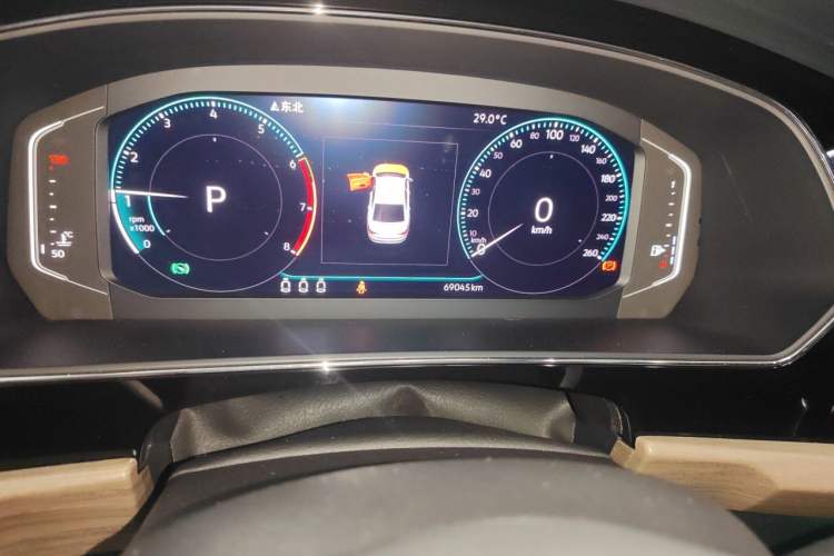 Used Volkswagen Passat 2019 330TSI Luxury Edition China VI Standard Odometer Close Up