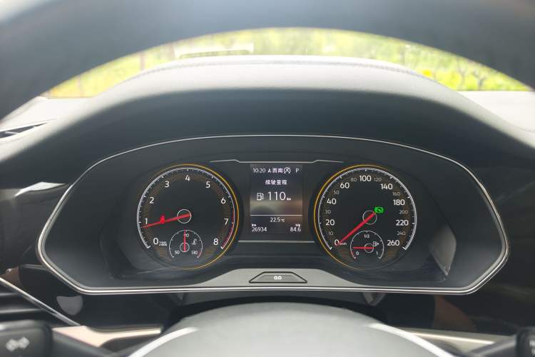 Used Volkswagen Passat 2019 330TSI Elite Edition China VI Odometer Close Up