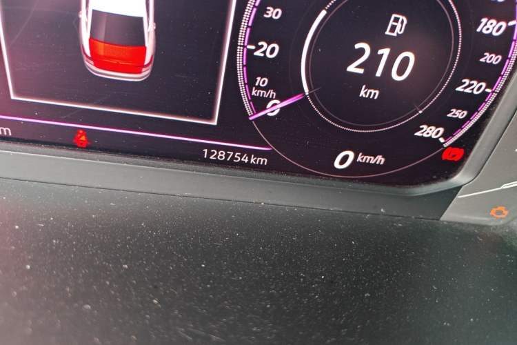 Used Volkswagen Passat 2019 330TSI Luxury Edition China VI Standard Odometer Close Up