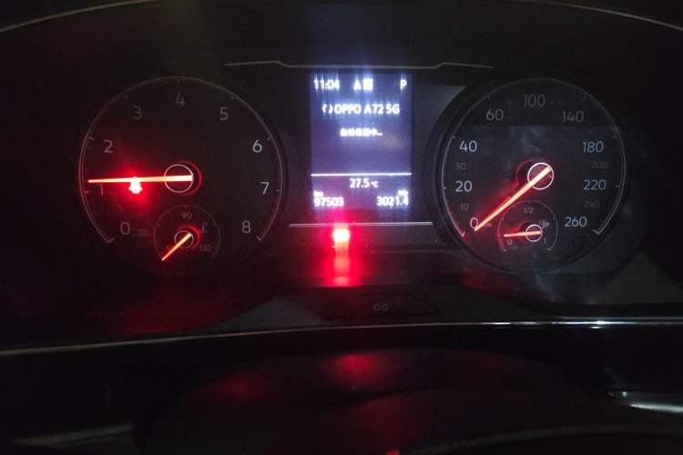 Used Volkswagen Passat 2019 330TSI Elite Edition China VI Odometer Close Up