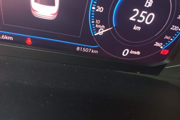 Used Volkswagen Passat 2019 330TSI Luxury Edition China VI Standard Odometer Close Up