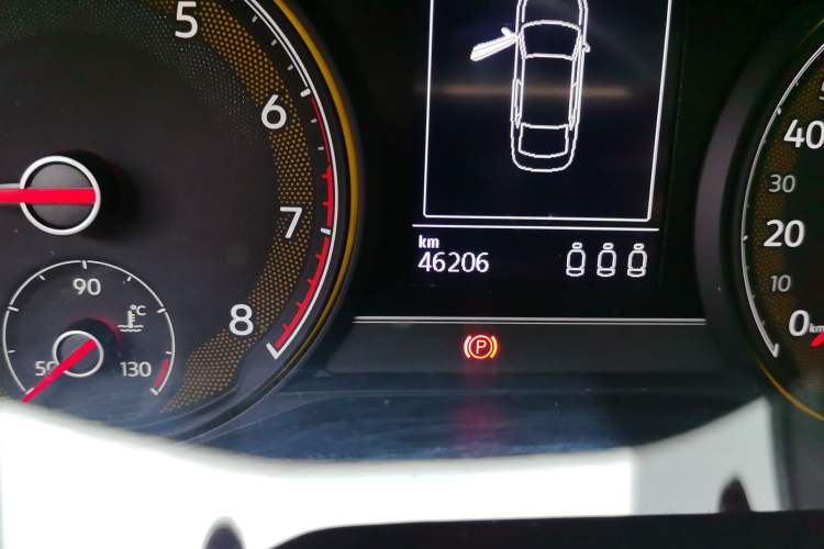 Used Volkswagen Passat 2019 330TSI Elite Edition China VI Odometer Close Up