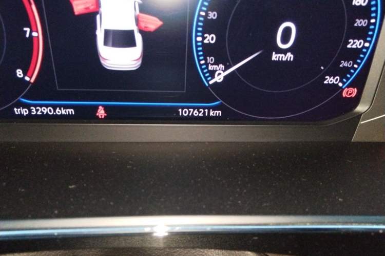 Used Volkswagen Passat 2019 330TSI Luxury Edition China VI Standard Odometer Close Up